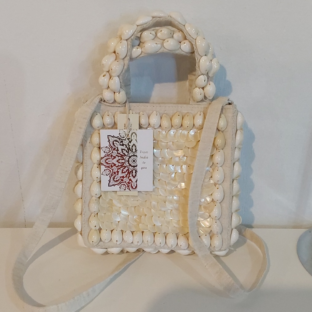 Womens Beaded Shell Crossbody Bag in Cream Beach Vacation (Small Flaw) VIRAL!!!